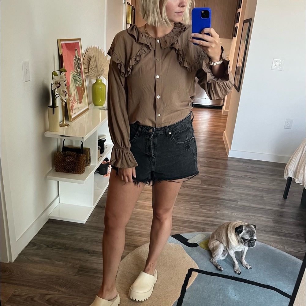 Ascot and hart mocha ruffle collar blouse size M